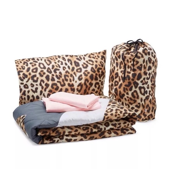 Victoria Secret Leopard Print Bed In A Bag - Picture 2 of 8